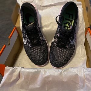 NIB Nike flyknit free RN 2018